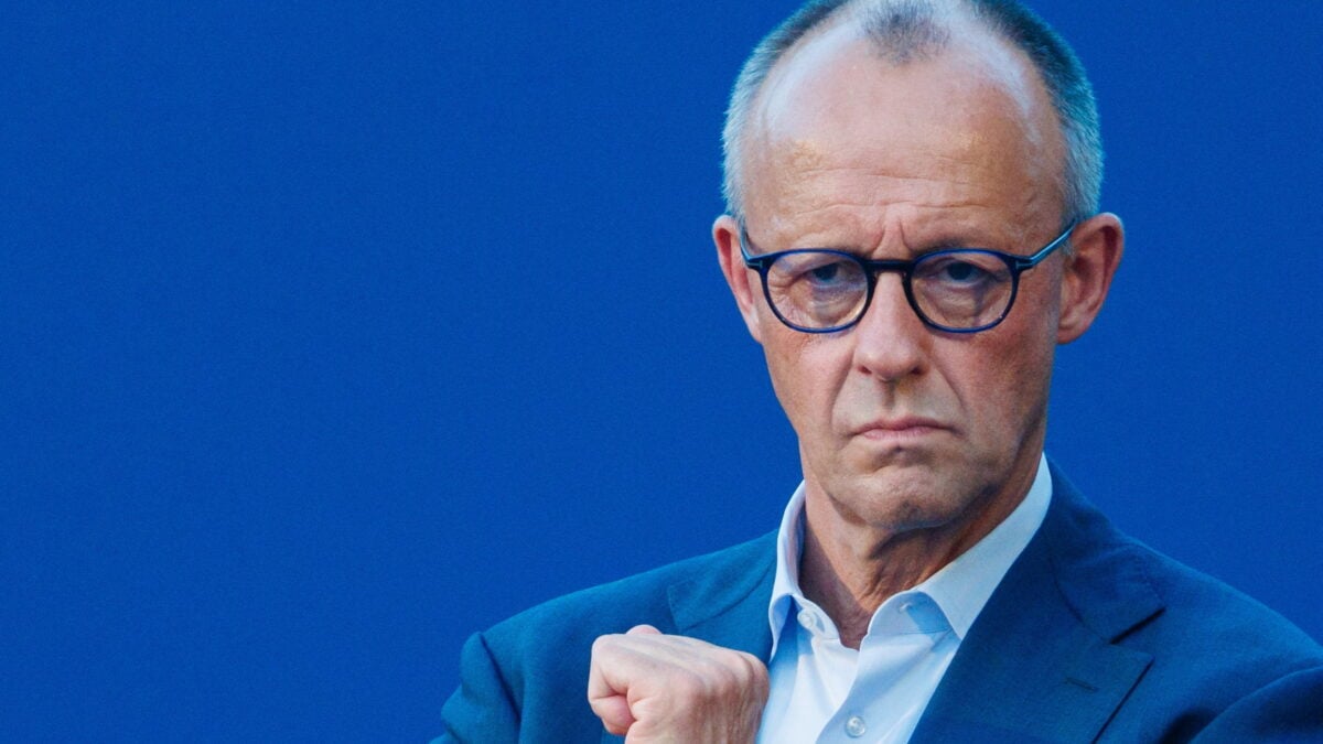 Merz dà dei lavativi ai tedeschi e alza l’età pensionabile