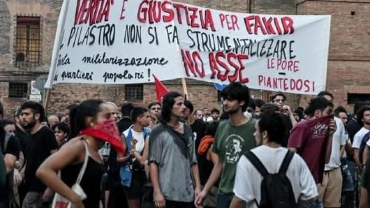 La sinistra di lotta riconvoca la piazza dopo il sacco di Bologna: «Resistere»