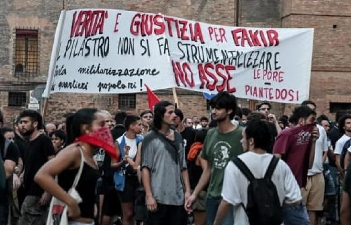 La sinistra di lotta riconvoca la piazza dopo il sacco di Bologna: «Resistere»