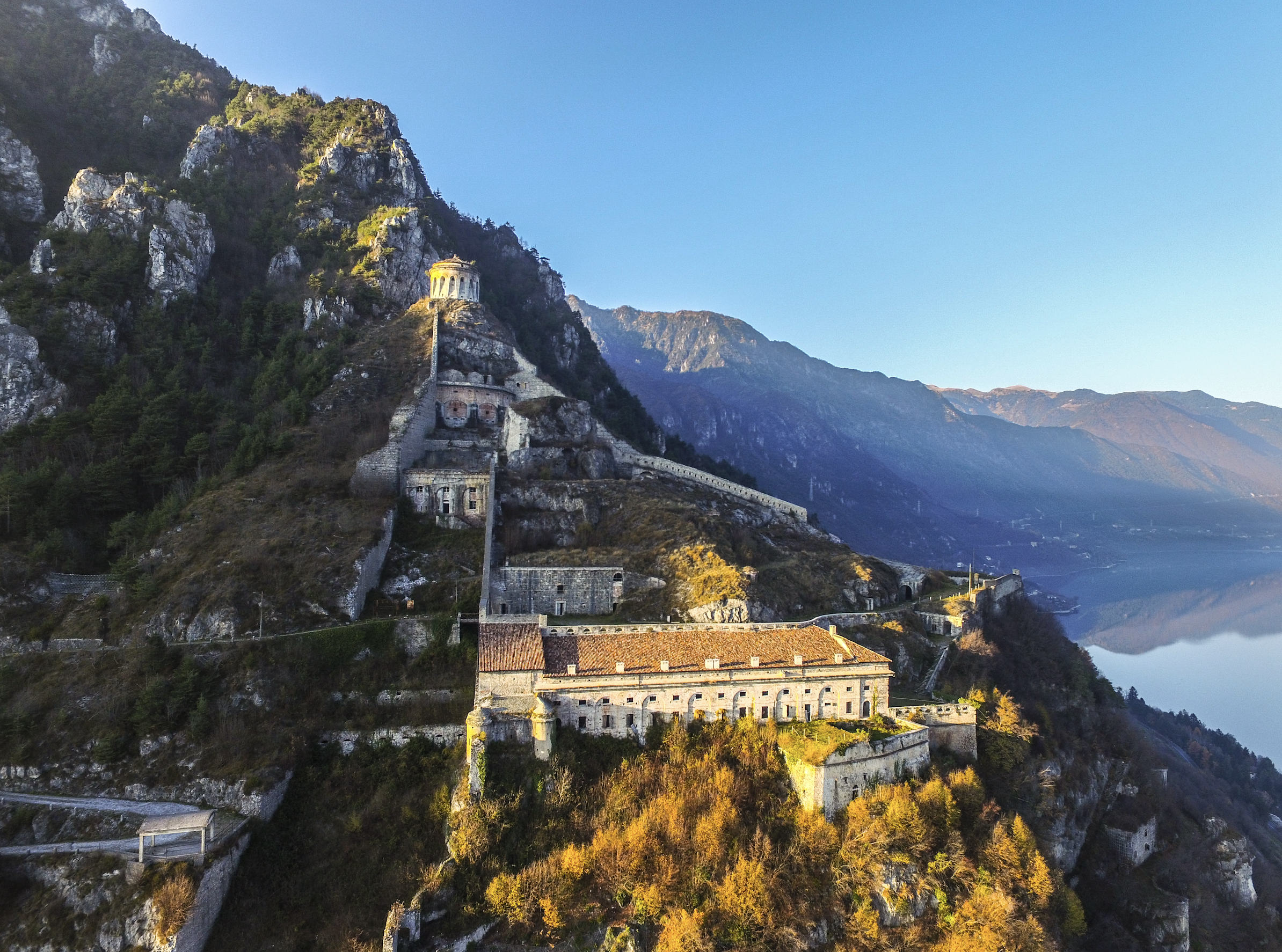 Rocca d'Anfo_Val Sabbia_Brescia_shutterstock_1013113243
