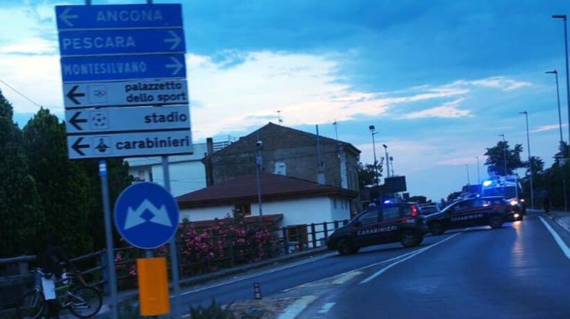 In scooter «salta» il posto di blocco. Pregiudicato rom muore nella fuga