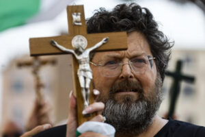 «Truffa ed evasione», Adinolfi ai domiciliari