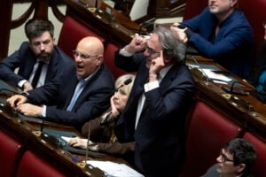 La legge elettorale va in Senato ma l’opposizione grida al golpe