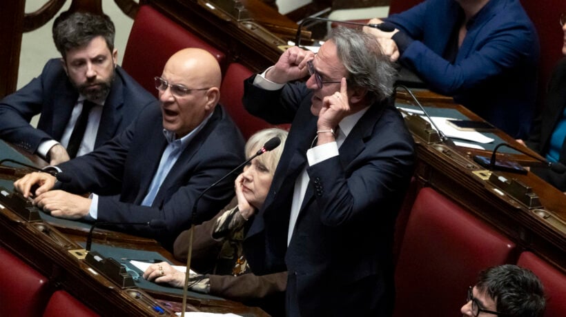 La legge elettorale va in Senato ma l’opposizione grida al golpe