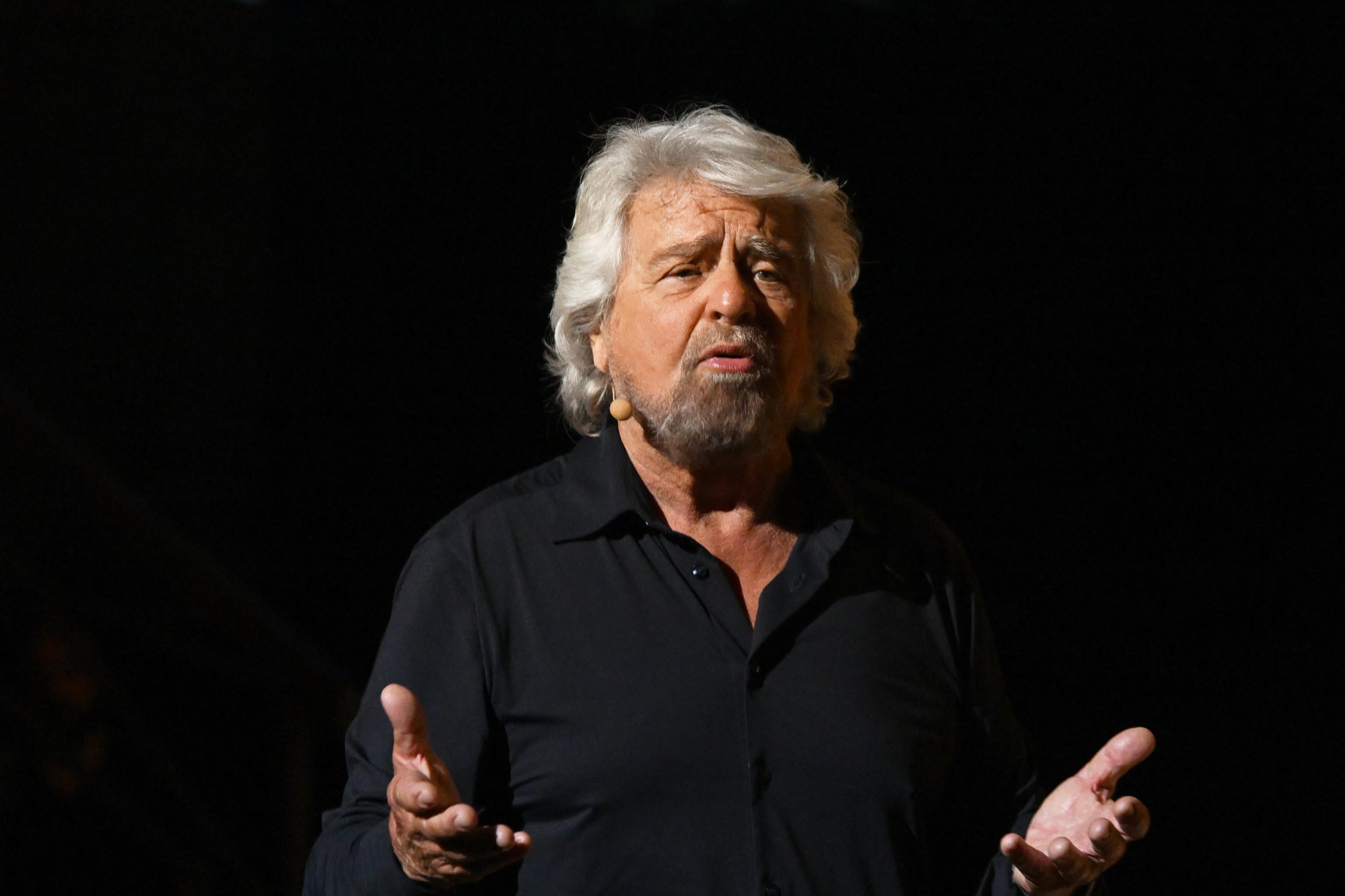 grillo ripudia i suoi figli pentastellati rivoluzionari cambiati dal palazzo da Laverita.info grillo ripudia i suoi figli pentastellati rivoluzionari cambiati dal palazzo