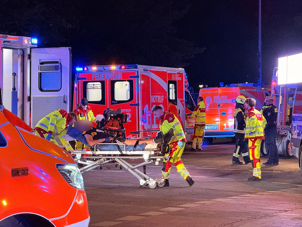 berlino furgone sulla folla durante il pride un morto e 15 feriti caccia al conducente da Laverita.info berlino furgone sulla folla durante il pride un morto e 15 feriti caccia al conducente