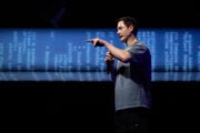 Il miliardario punta all’immortalità smembrando il proprio figlio clone