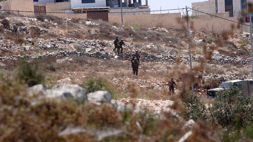 Coloni assaltano la Cisgiordania. Israele pronto a un nuovo fronte