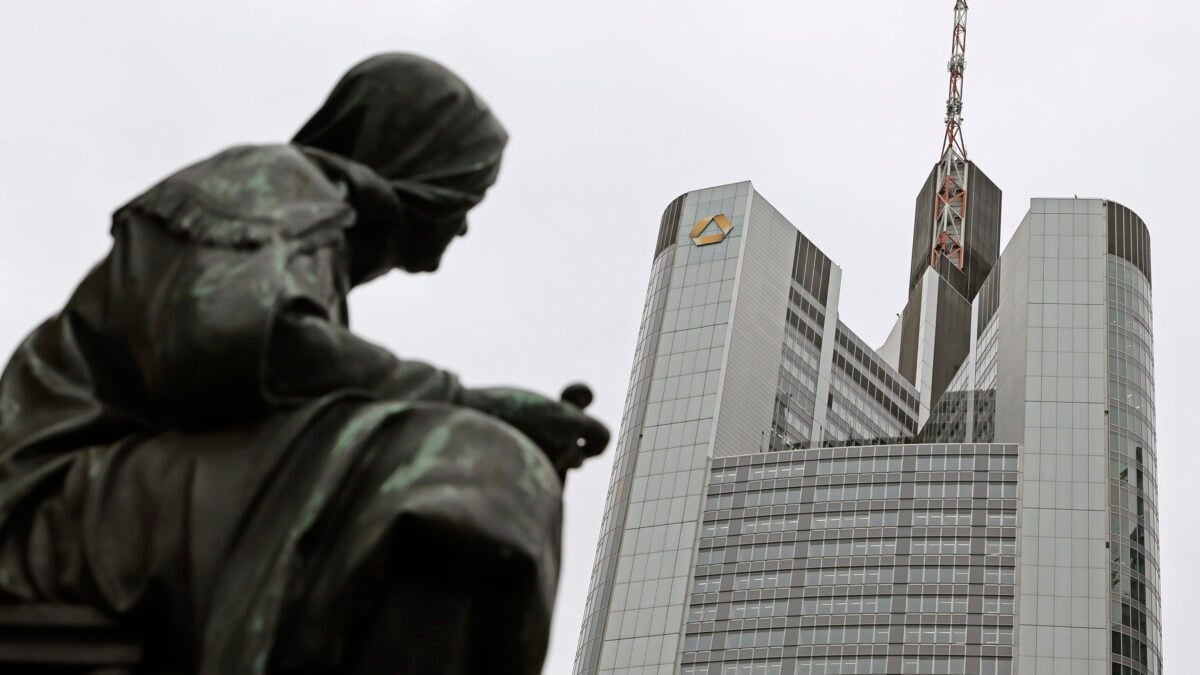 Unicredit va oltre le attese su Commerz