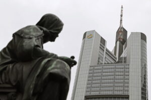 Unicredit va oltre le attese su Commerz