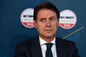 Il jolly di Conte: fare Andreotti vestito da Che