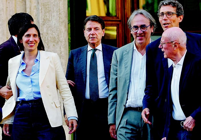 Il campo largo ride per non piangere