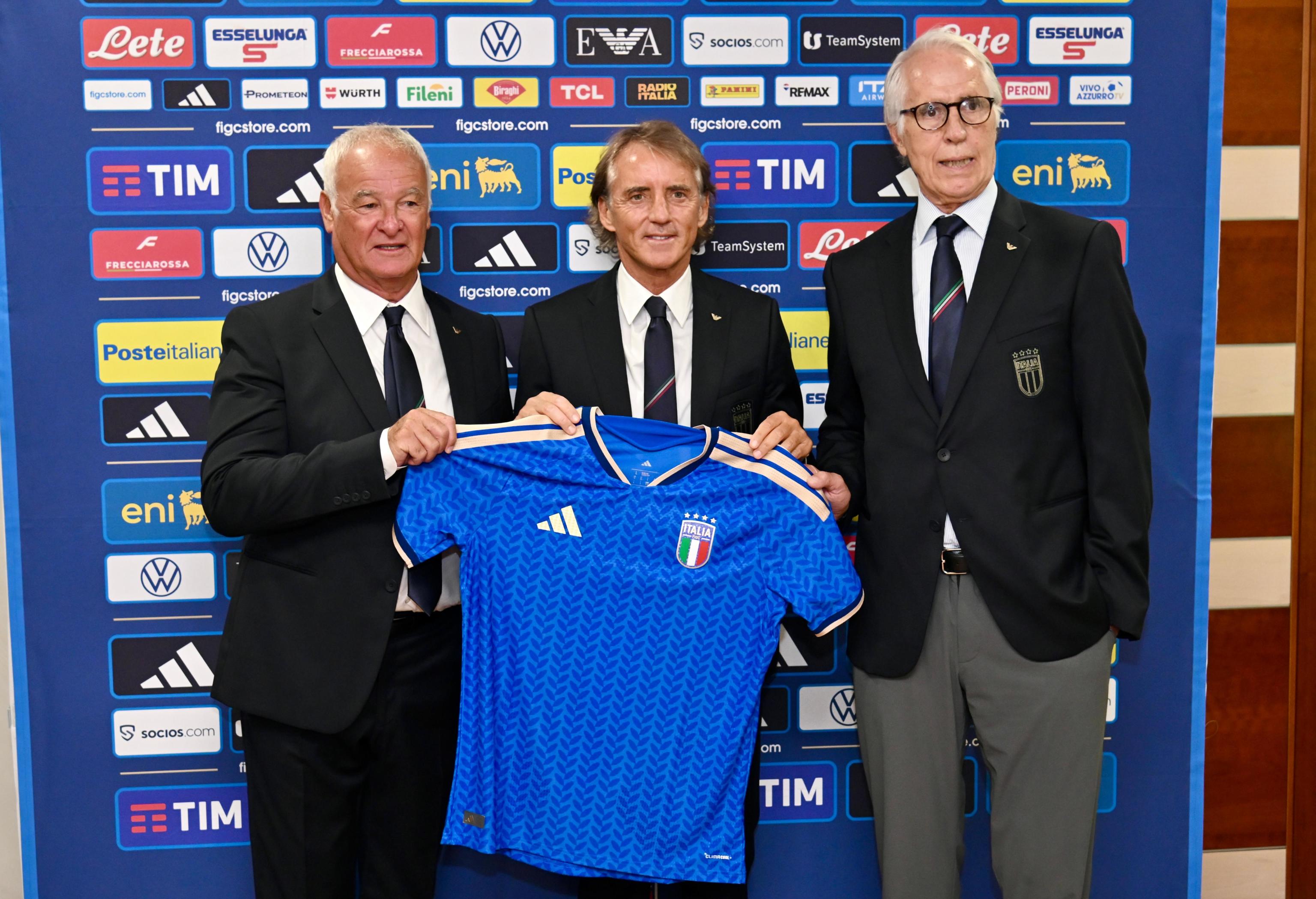 la figc presenta il mancio riciclato e per la diretta tv chiede 500 euro da Laverita.info la figc presenta il mancio riciclato e per la diretta tv chiede 500 euro