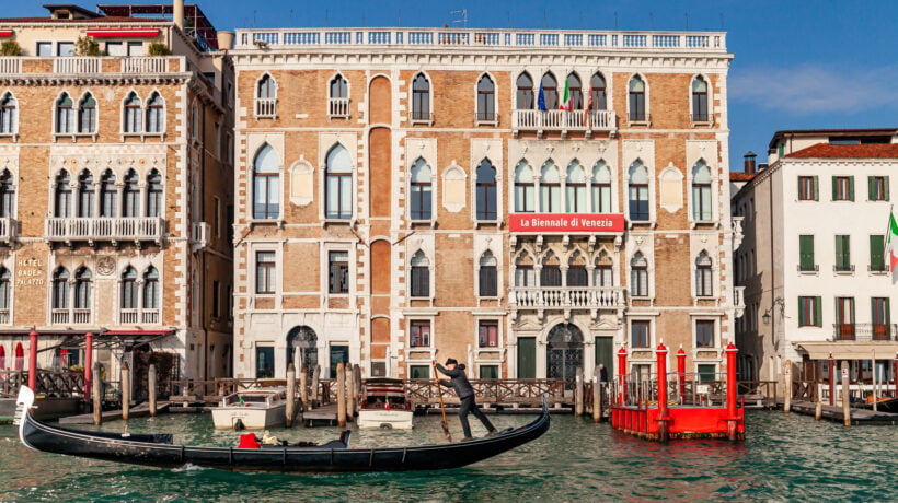 Biennale, lo sgarro europeo indigna