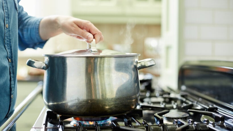 Fornelli a gas, il rischio invisibile: quasi una famiglia su due non conosce i pericoli