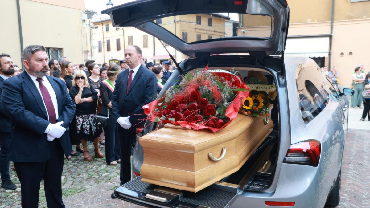 Attentato di Modena: in 700 per l’addio a Monica Esposito