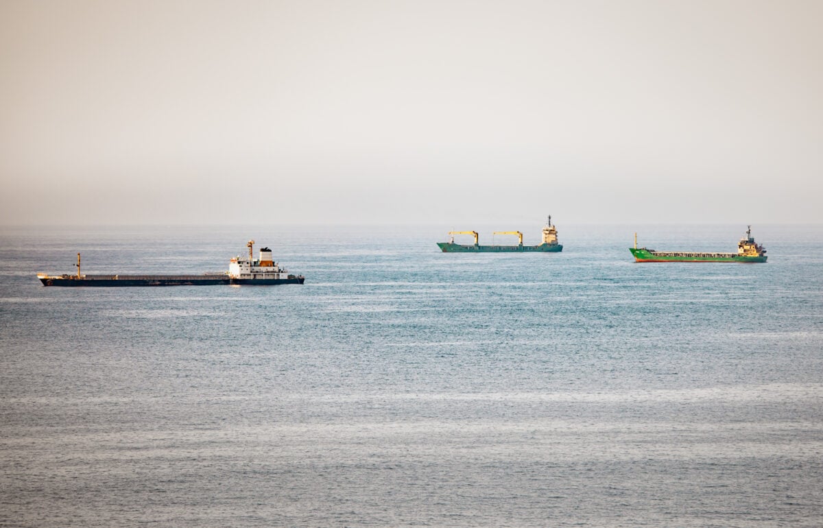 Iran-Usa, nuova escalation: colpite due petroliere a Hormuz