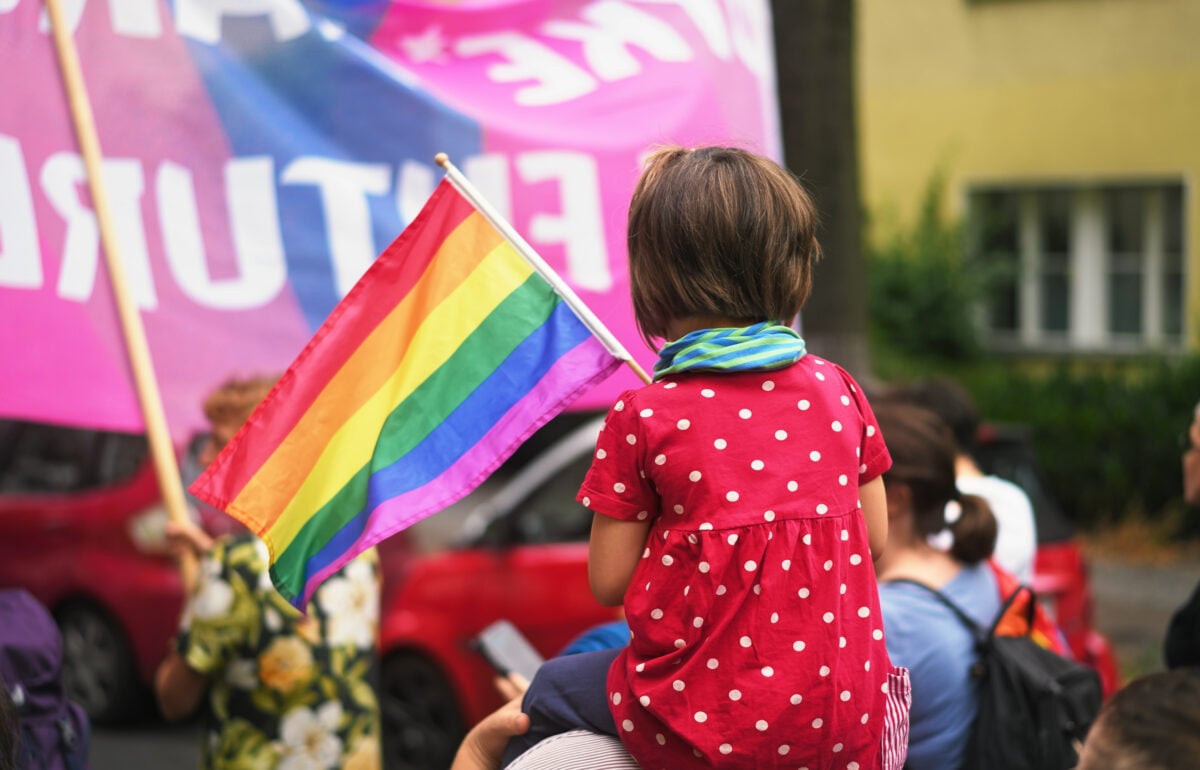 La marcia indietro dei pediatri italiani: salta la guida Lgbt per i baby pazienti