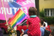 La marcia indietro dei pediatri italiani: salta la guida Lgbt per i baby pazienti