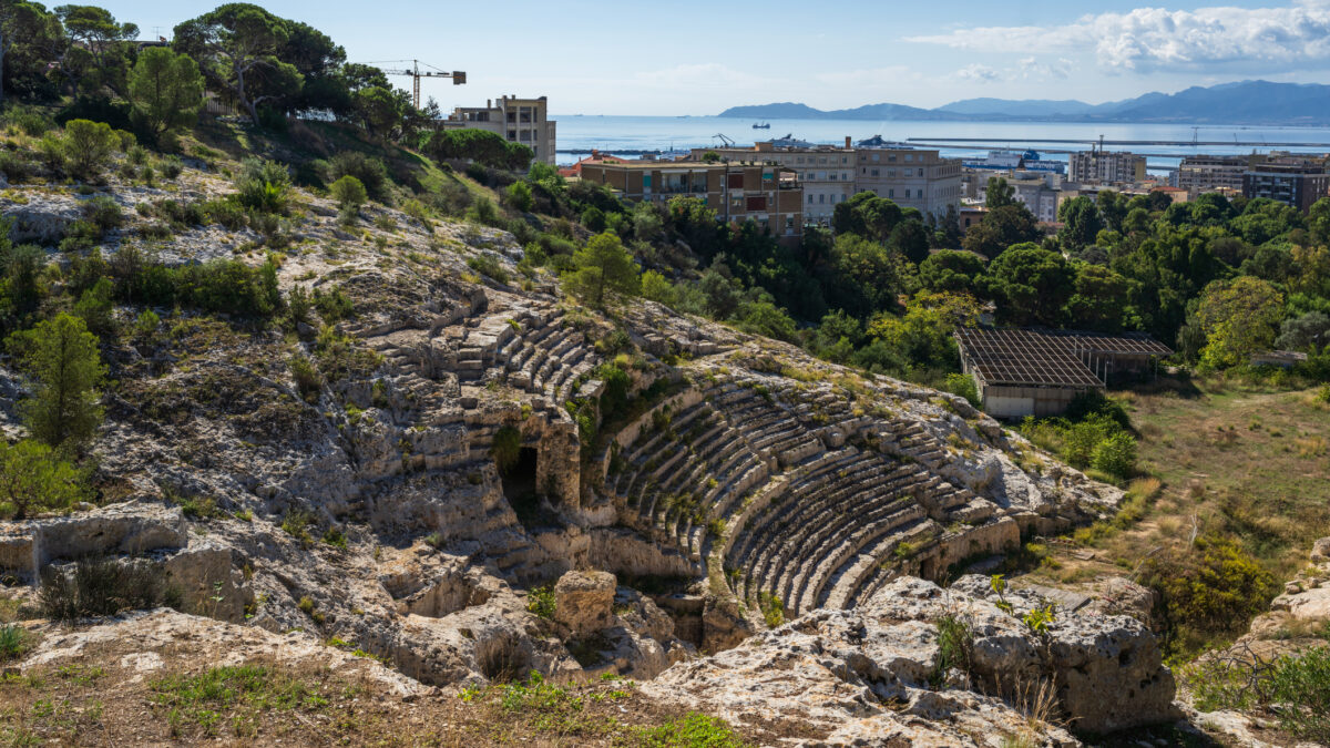Cagliari risplende dalle sue fondamenta: una «millefoglie» di calcare e storia