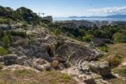 Cagliari risplende dalle sue fondamenta: una «millefoglie» di calcare e storia