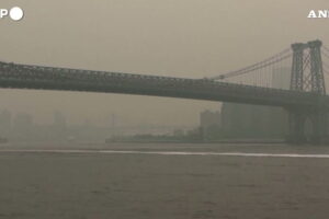 incendio fumo canada new york