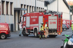 milano incendio bartolini vigili del fuoco