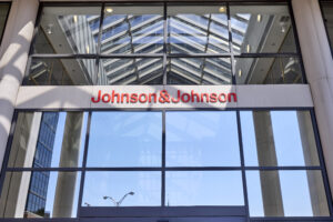 Johnson&Johnson versa 5,5 miliardi alle vittime del talco «cancerogeno»