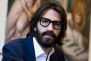 Del Vecchio si accorda con Apollo: finanziamento da 1 miliardo all’8%