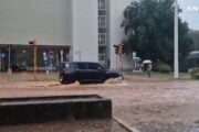 Maltempo a Perugia, strade allagate e traffico in tilt a Fontivegge