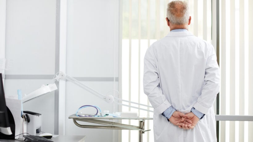 Reintegro dei medici, il centrodestra prende tempo dopo il muro del Colle