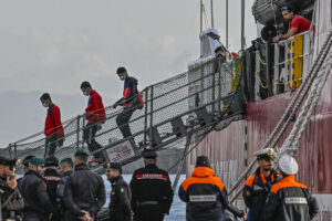 Le porte aperte agli immigrati usate per far fuori il cattolicesimo
