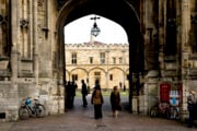 Oxford e Cambridge discriminano gli alunni bianchi, inglesi e poveri