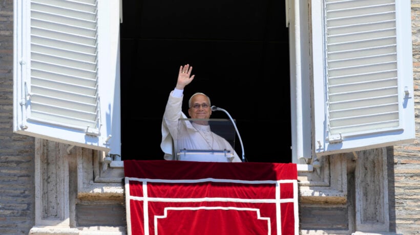 «Migrare è un diritto». Pur di aprire i porti la Cei corregge il Papa