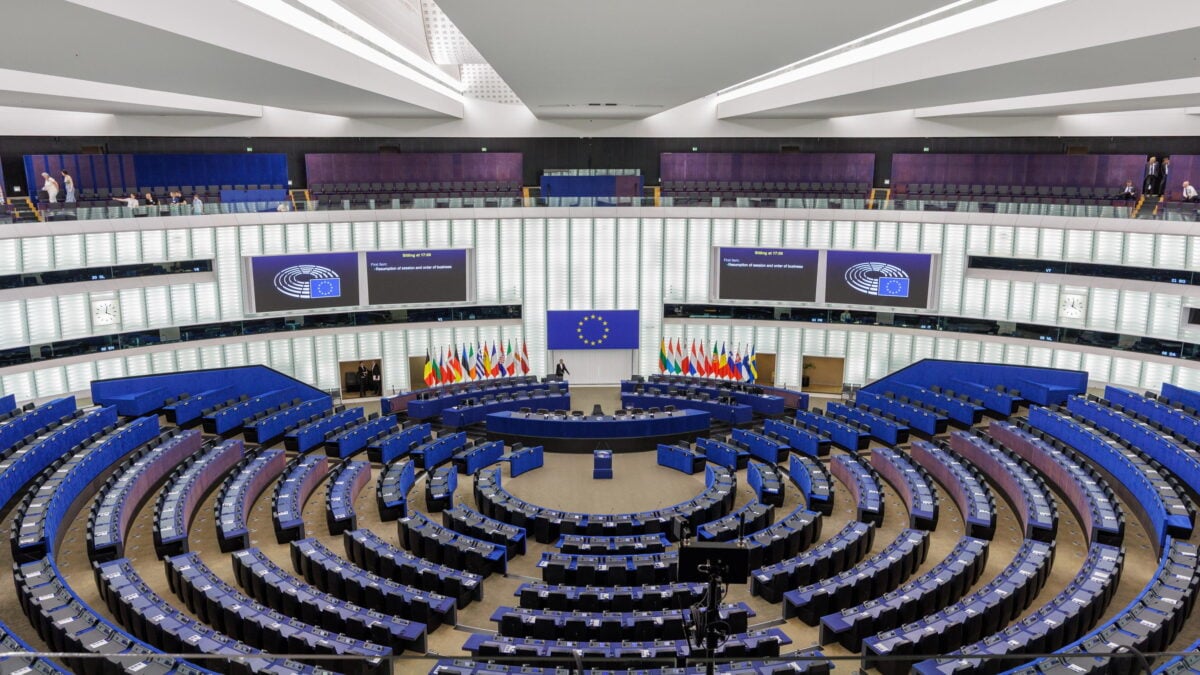 Ecco come l’Intelligenza artificiale si sta mangiando il Parlamento Ue