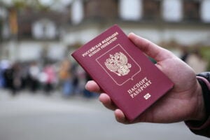 L’Ue litiga sulla stretta ai visti russi