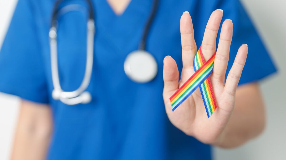 Un monito non basta: il vademecum gender per i pediatri è proprio da ritirare