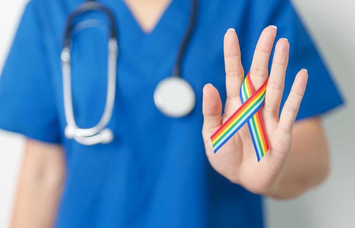 Un monito non basta: il vademecum gender per i pediatri è proprio da ritirare