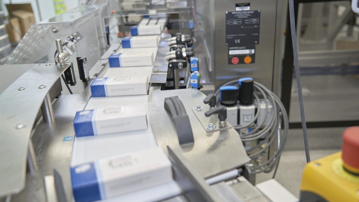 Dopo aver fatto cassa coi nostri soldi, Pfizer scarica i dipendenti di Catania