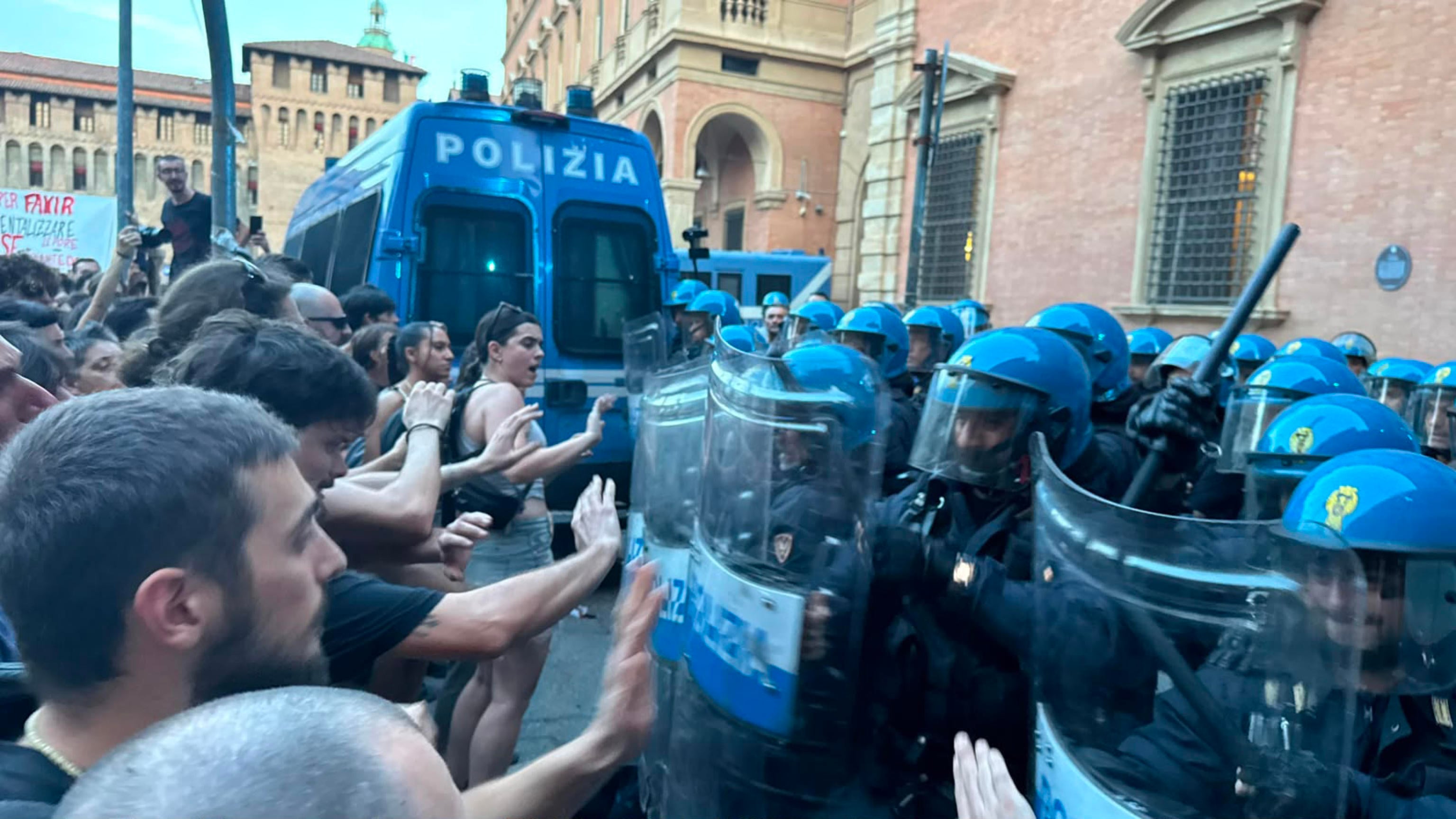 fakir la polizia denuncia il sindaco lepore scellerato irresponsabile da Laverita.info fakir la polizia denuncia il sindaco lepore scellerato irresponsabile