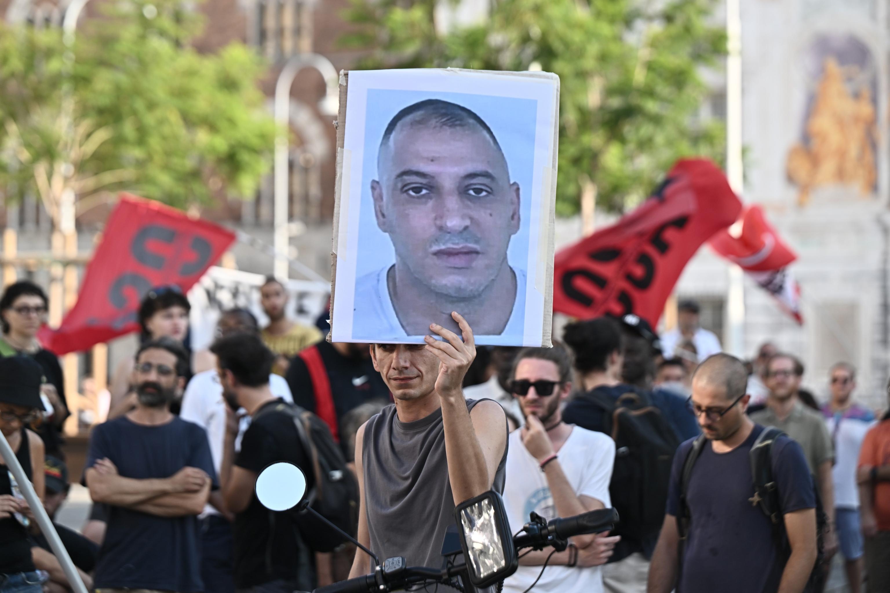 estremisti rossi e islamici usano fakir per la rivolta da Laverita.info estremisti rossi e islamici usano fakir per la rivolta