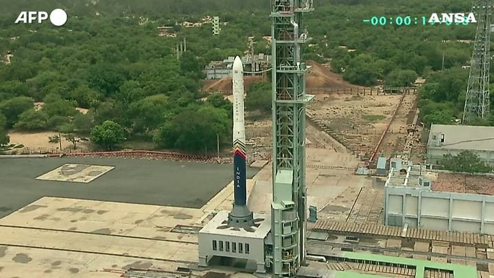 India, riuscito il lancio in orbita del razzo Vikram-1