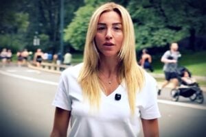 La sindaca-influencer Silvia Salis vola in prima classe