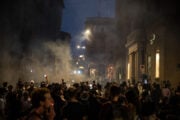 Bologna si sveglia in guerra e conta i danni