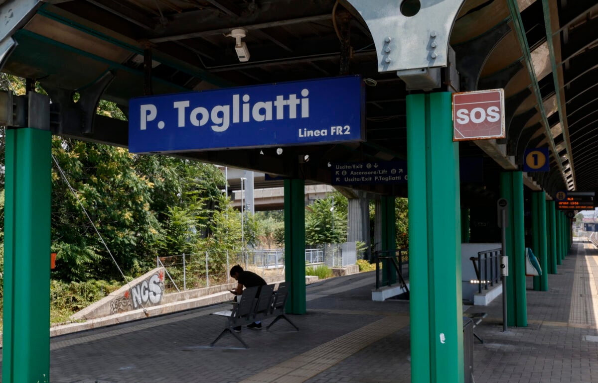 Difende un amico rapinato: un gambiano lo uccide con un cacciavite in testa