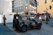 Inneggiava al martirio: arrestata minorenne