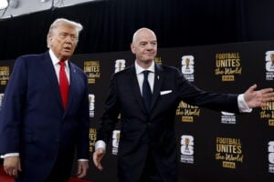 Trump rompe il calcio: «Ho chiamato Infantino per il giocatore espulso»