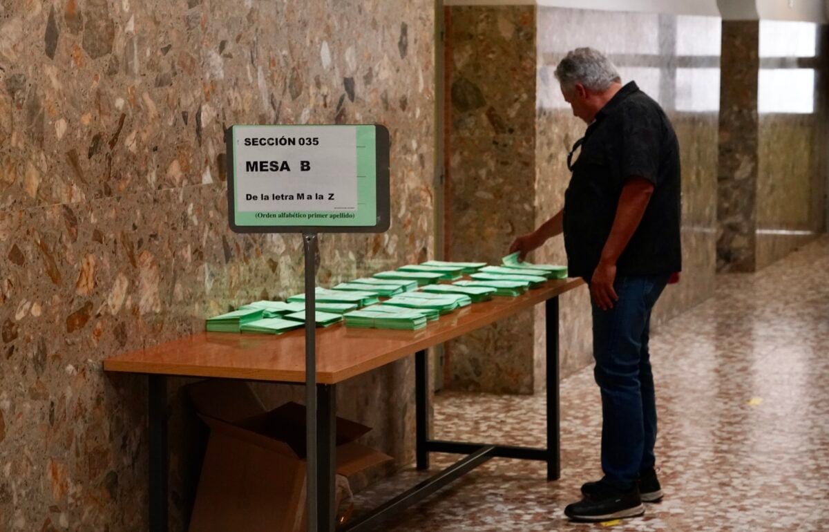 La sinistra spagnola inventa elettori: diritto di voto a 500.000 stranieri