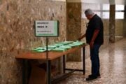 La sinistra spagnola inventa elettori: diritto di voto a 500.000 stranieri