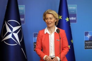 La Ue è una tassa: nel mirino voli e zucchero